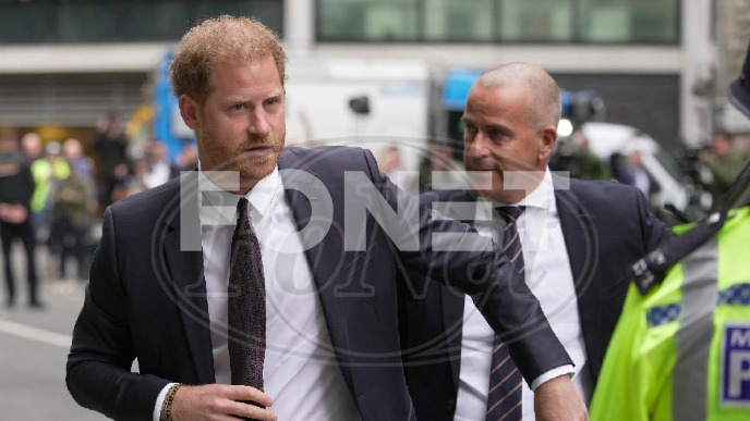 Princ Hari iznenađen pismom